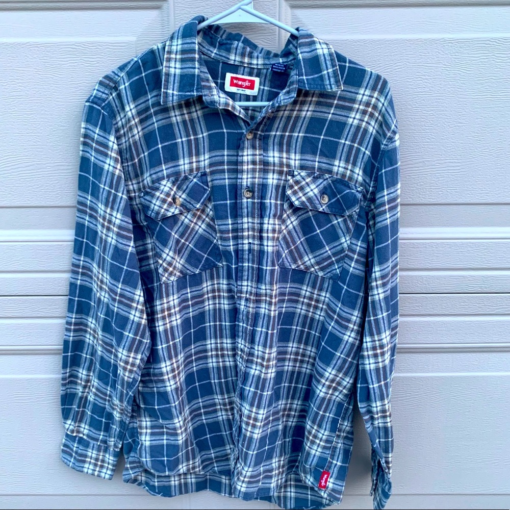 wrangler men’s size M button down long sleeve